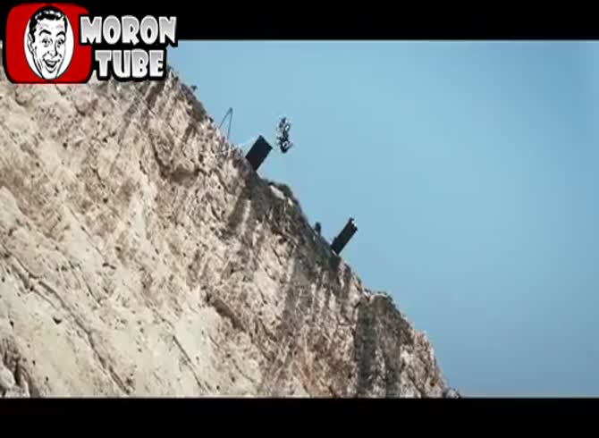 Video :Wonderful swing-jumping experience in a divine environment